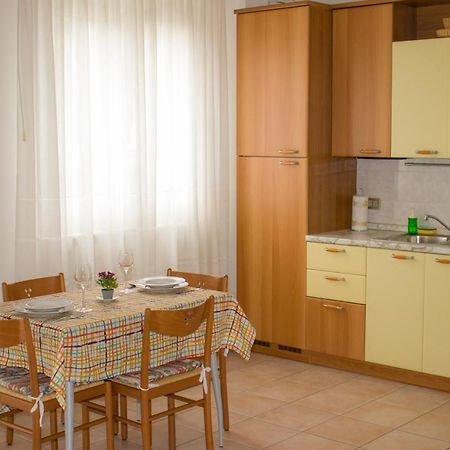 Appartamento Incantevole Con Parcheggio Gratuito Тирано Екстериор снимка